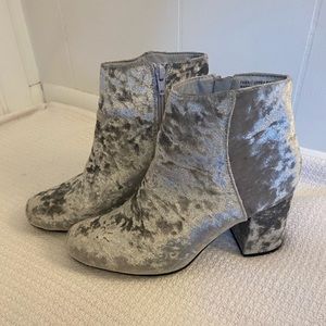 Diba Silver Crushed Velvet Booties 8.5 womens